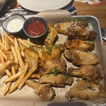 TWIN PEAKS - Updated July 2025 - 128 Photos & 68 Reviews - 3901 US Highway 98 N, Lakeland