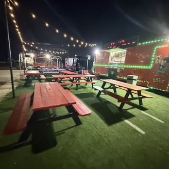 L'Patron - Outdoor seating - Food Trucks Near Me - Baytown, Texas L'Patron - Outdoor seating - Food Trucks Near Me - Baytown, Texas