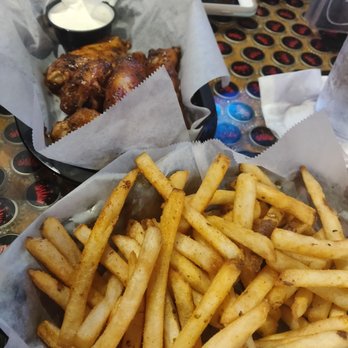 Brewhouse South - Chipotle wings - Sports Bars Near Me - Franklin, Tennessee