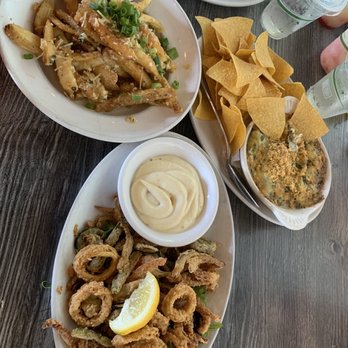 Restaurant 604 - Garlic Fries Spinach Artichoke Dip Calamari - Breakfast & Brunch Near Me - Honolulu, Hawaii