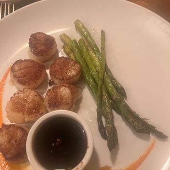 Local Chop & Grill House - Scallops with asparagus - Steakhouses Near Me - Harrisonburg, Virginia Local Chop & Grill House - Scallops with asparagus - Steakhouses Near Me - Harrisonburg, Virginia