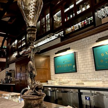 Dauphine’s - Oyster chucking area - Seafood Near Me - Washington, DC, District of Columbia