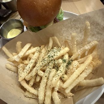 Denizen's Bistro - Comfort Food Near Me - Kearny, New Jersey