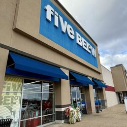 Five Below - Exterior/entrance of store