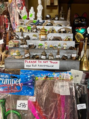 Ting's Gift Shop by null