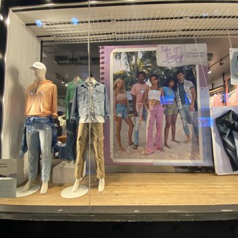 American Eagle Outfitters - Display of spring fashion - Men's Clothing Near Me - New York, New York American Eagle Outfitters - Display of spring fashion - Men's Clothing Near Me - New York, New York