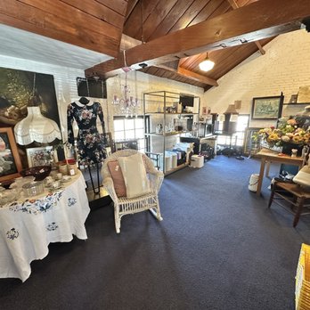 Full Circle Thrift - Thrift Stores Near Me - Altadena, California