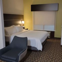 Holiday Inn Express & Suites Springfield-Medical District