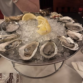 Shaw's Crab House - Oyster sampler (dozen) - Seafood Near Me - Chicago, Illinois Shaw's Crab House - Oyster sampler (dozen) - Seafood Near Me - Chicago, Illinois