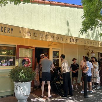 Bouchon Bakery - Bouchon Bakery Entrance and Line - Bakeries Near Me - Yountville, California