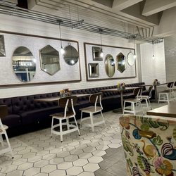 Dockside Deli - Seating (inside)