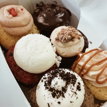 Misha's Cupcakes - Guava, Chocolate Ganache, Red Velvet, Reese's, Oreo, and Dulce de Leche cupcakes. - Cupcakes Near Me - Pembroke Pines, Florida Misha's Cupcakes - Guava, Chocolate Ganache, Red Velvet, Reese's, Oreo, and Dulce de Leche cupcakes. - Cupcakes Near Me - Pembroke Pines, Florida