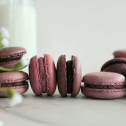 Sallee Pâstisserie - Strawberry macarons