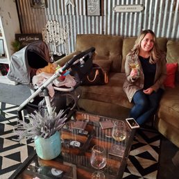 Cool vibe and plenty of room to hang out! Cool vibe and plenty of room to hang out!