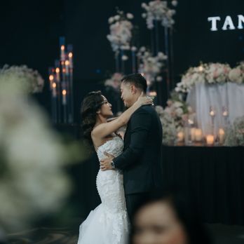 Hollywood Bridal - Dreamy first dance - Bridal Near Me - Westminster, California Hollywood Bridal - Dreamy first dance - Bridal Near Me - Westminster, California