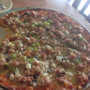 Biggie's Restaurant - Deluxe Pizza with extra Italian Sausage, Suuuuuun! - American Near Me - St. Louis, Missouri Biggie's Restaurant - Deluxe Pizza with extra Italian Sausage, Suuuuuun! - American Near Me - St. Louis, Missouri