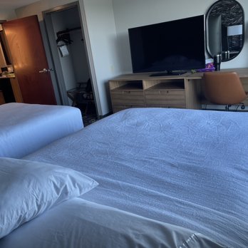 Embassy Suites by Hilton Hampton Convention Center - Double Queen room. - Hotels Near Me - Hampton, Virginia Embassy Suites by Hilton Hampton Convention Center - Double Queen room. - Hotels Near Me - Hampton, Virginia