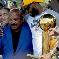 Bay Custom Vinyl Homes - The legends of football and basketball, Jim brown and LeBron James..