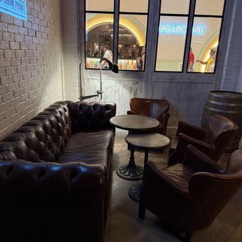 Yardbird - Seating - Southern Near Me - Las Vegas, Nevada