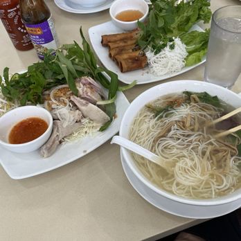 Pho Que Huong - Bamboo duck noodle soup, it come with plate of duck on the side. Excellent ! - Vietnamese Near Me - Honolulu, Hawaii Pho Que Huong - Bamboo duck noodle soup, it come with plate of duck on the side. Excellent ! - Vietnamese Near Me - Honolulu, Hawaii