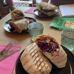 Botanica - In the deli next to the restaurant you can get wraps and sandwiches also for lunch!