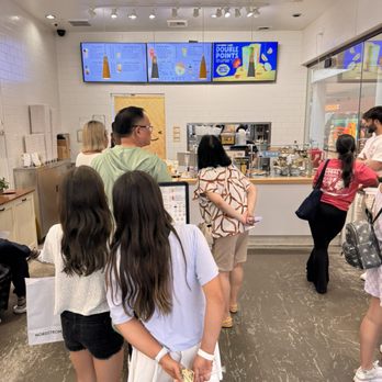 Happy Lemon - View from inside and in line - Bubble Tea Near Me - Bellevue, Washington Happy Lemon - View from inside and in line - Bubble Tea Near Me - Bellevue, Washington