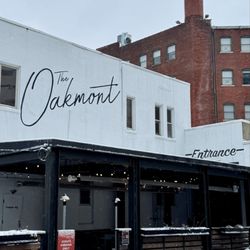The Oakmont - Entrance and patio