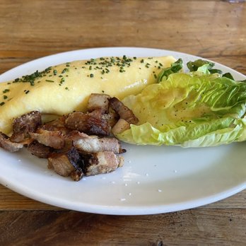 Forêt FLG - Omelette Au Fromage - Breakfast & Brunch Near Me - Flagstaff, Arizona Forêt FLG - Omelette Au Fromage - Breakfast & Brunch Near Me - Flagstaff, Arizona