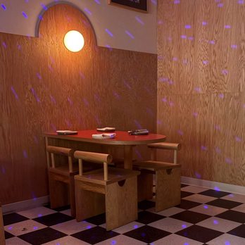 Cent’s - Seating area - Pizza Near Me - Cleveland, Ohio