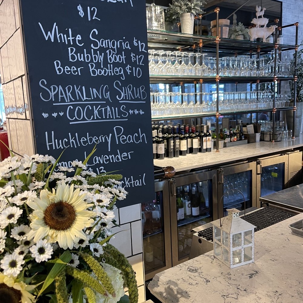 The Grocer's Table - Cafes Near Me - Wayzata, Minnesota