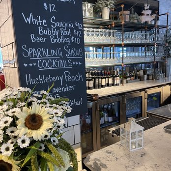 The Grocer's Table - Cafes Near Me - Wayzata, Minnesota The Grocer's Table - Cafes Near Me - Wayzata, Minnesota