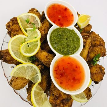 Pindi Express Restaurant - fried chicken wings with dipping sauces - Pakistani Near Me - Vaughan, Ontario Pindi Express Restaurant - fried chicken wings with dipping sauces - Pakistani Near Me - Vaughan, Ontario