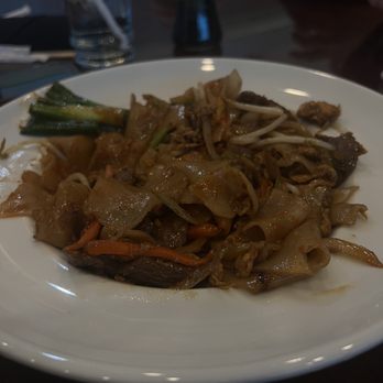LaVui Vietnamese Restaurant - Beef Flat Noodles - Vietnamese Near Me - Dallas, Texas LaVui Vietnamese Restaurant - Beef Flat Noodles - Vietnamese Near Me - Dallas, Texas