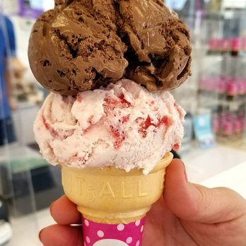 Baskin-Robbins - Cake cone with scoops of Very Berry Strawberry and Chocolate - Ice Cream & Frozen Yogurt Near Me - Wilmington, North Carolina Baskin-Robbins - Cake cone with scoops of Very Berry Strawberry and Chocolate - Ice Cream & Frozen Yogurt Near Me - Wilmington, North Carolina
