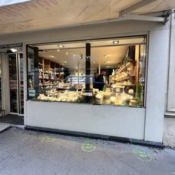 Fromagerie Pascal Beillevaire - Outside of the store. The store window.