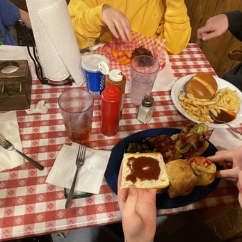 Bennett's Pit Bar-B-Que - Barbeque Near Me - Pigeon Forge, Tennessee