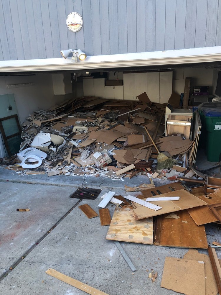 GIANNI’S JUNK REMOVAL Updated September 2024 52 Photos Costa Mesa