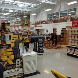 BLAIN'S FARM & FLEET - Rockton, IL