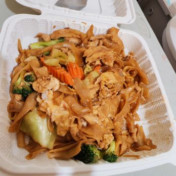 Million Thai Restaurant - Pad see eiw noodles yummy - Thai Near Me - Fairfield, California Million Thai Restaurant - Pad see eiw noodles yummy - Thai Near Me - Fairfield, California