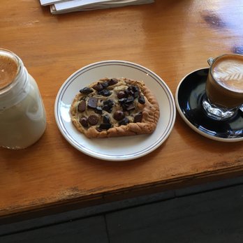 Café Névé - Chocolate chip cookie, cortado (right), and chai late (umm, well, left?) - Coffee & Tea Near Me - Montreal, Quebec Café Névé - Chocolate chip cookie, cortado (right), and chai late (umm, well, left?) - Coffee & Tea Near Me - Montreal, Quebec