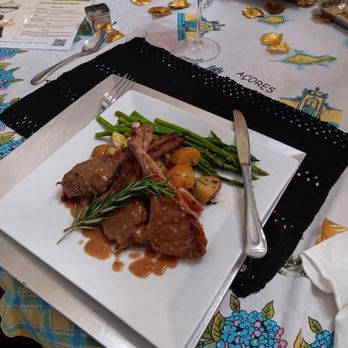 Elite Dining Experience - Lamb chops with roasted potatoes and asparagus - Personal Chefs Near Me