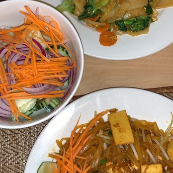 Sticky Rice - Pad Thai, pad se ew, cucumber salad - Laotian Near Me - Champaign, Illinois Sticky Rice - Pad Thai, pad se ew, cucumber salad - Laotian Near Me - Champaign, Illinois