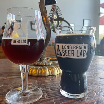 Long Beach Beer Lab - This place rocks with good beers. We had pepperoni pizza and was equally as good with open sitting inside or out. - Breweries Near Me - Long Beach, California