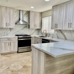 MTD Kitchen - White Oak band sawn texture Shaker style cabinets