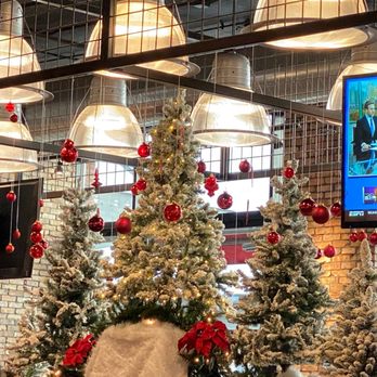 Giordano's - Beautiful Christmas decorations inside the restaurant. - Pizza Near Me - Chicago, Illinois Giordano's - Beautiful Christmas decorations inside the restaurant. - Pizza Near Me - Chicago, Illinois