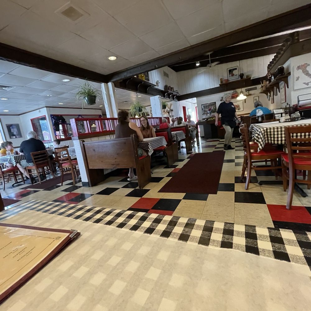 The Italian Oven - Inside looks like the 80's and 90's version - Italian Near Me - Connellsville, Pennsylvania The Italian Oven - Inside looks like the 80's and 90's version - Italian Near Me - Connellsville, Pennsylvania
