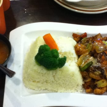 Local Cafe - Garlic chicken over rice. And bowl of tomato soup - Chinese Near Me - Cupertino, California Local Cafe - Garlic chicken over rice. And bowl of tomato soup - Chinese Near Me - Cupertino, California