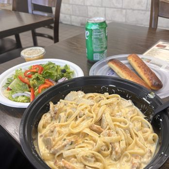 Old Sicily Pizza - Fettuccini Alfredo with chicken - Pizza Near Me - North Hollywood, California Old Sicily Pizza - Fettuccini Alfredo with chicken - Pizza Near Me - North Hollywood, California