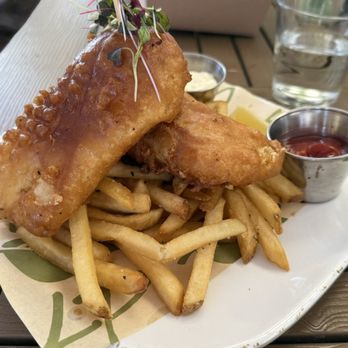 Lake Park Diner - Classic fish and chips - New American Near Me - Naples, Florida Lake Park Diner - Classic fish and chips - New American Near Me - Naples, Florida