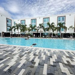 Kompose Hotel